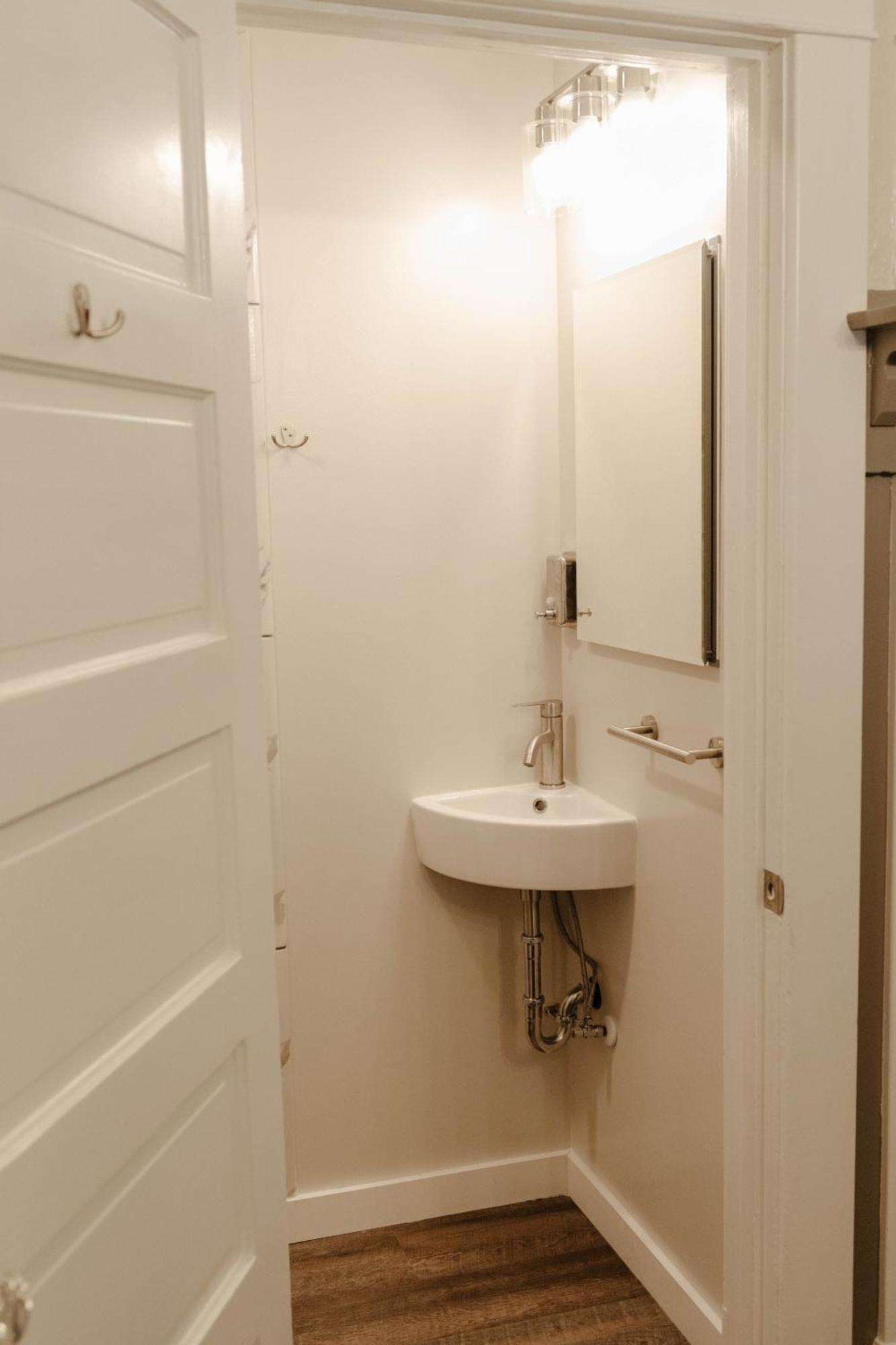 Central Tacoma Triplex 외부 사진